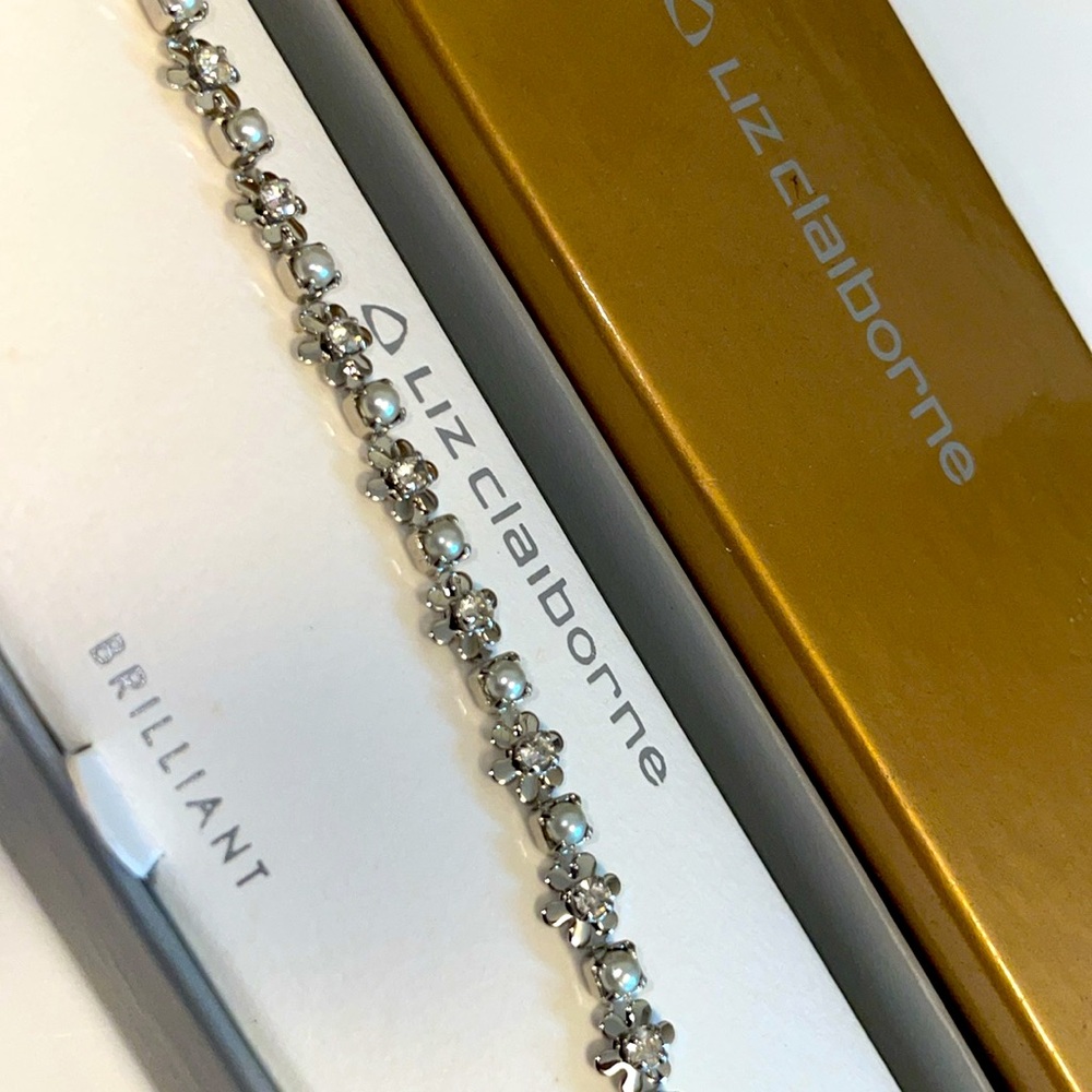 Liz Claiborne set - Picture 3 of 3